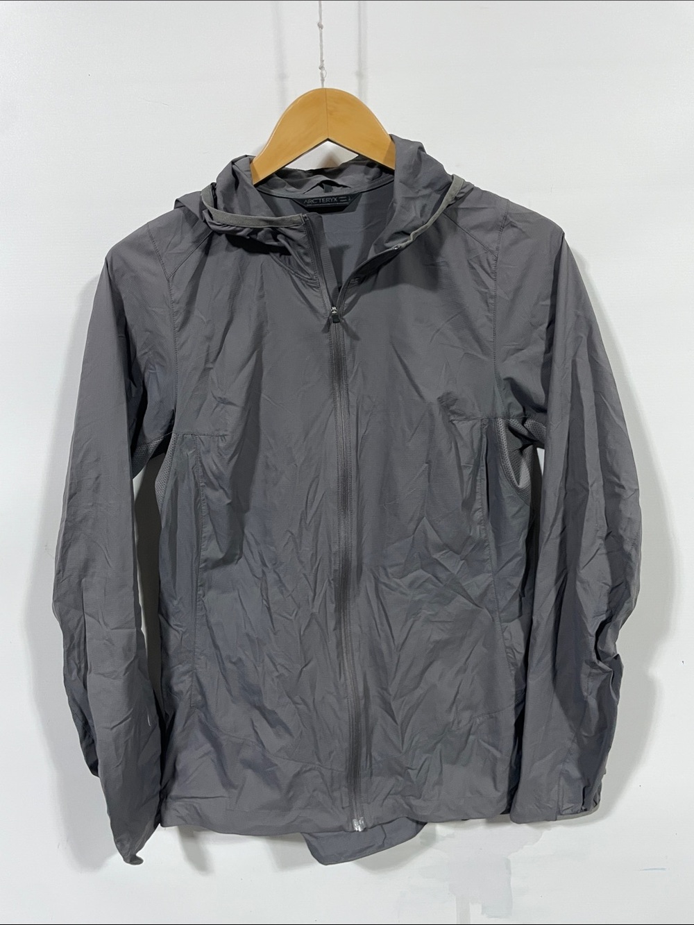 Arc'teryx Gray Hooded Lightweight Windbreaker